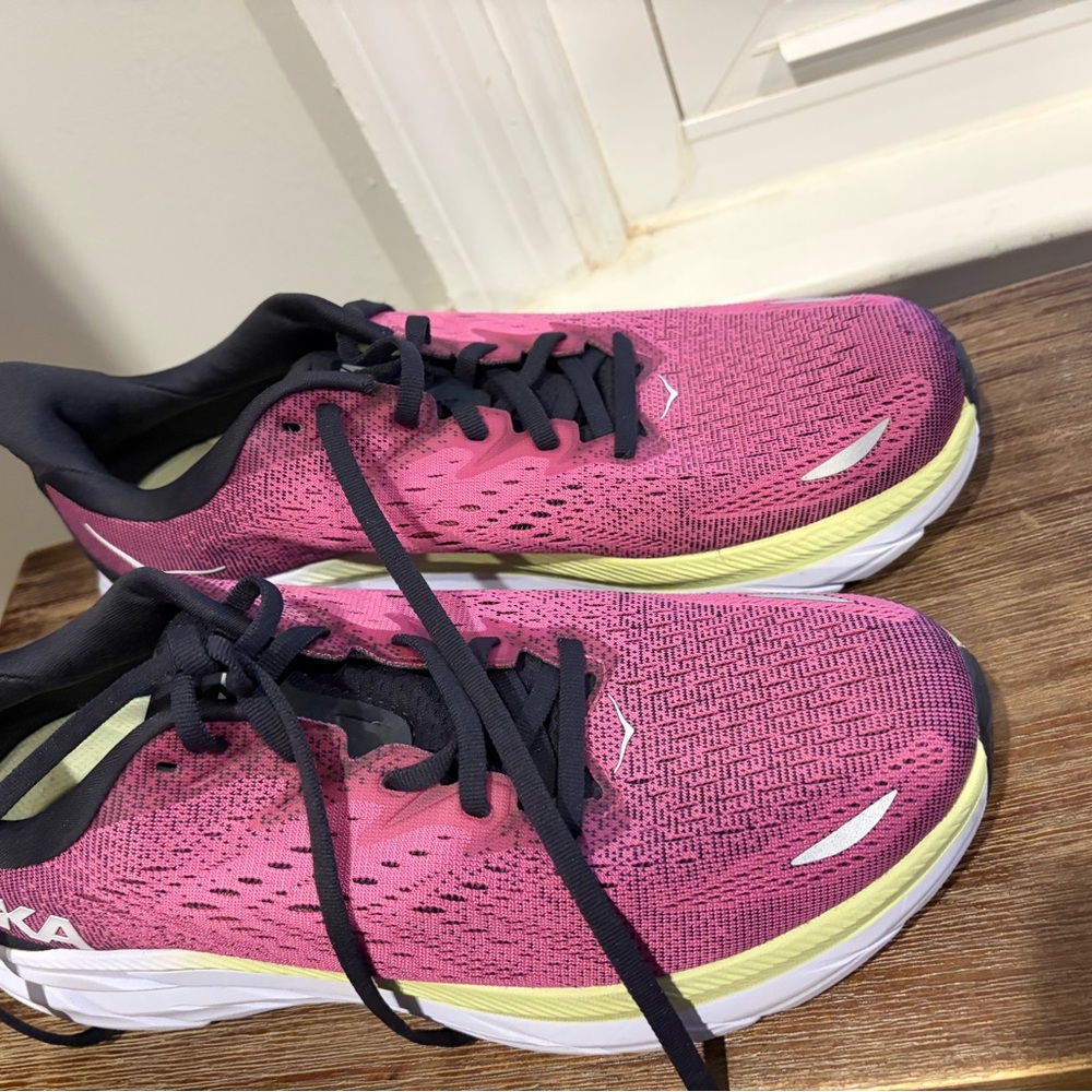 LIKE NEW Hoka Clifton 8.5 b Color Blue Graphite/ Ibis Rose - Picture 4 of 11